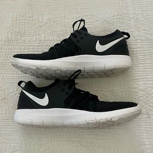 Nike Training Free TR7 - Black Running Shoes - 8